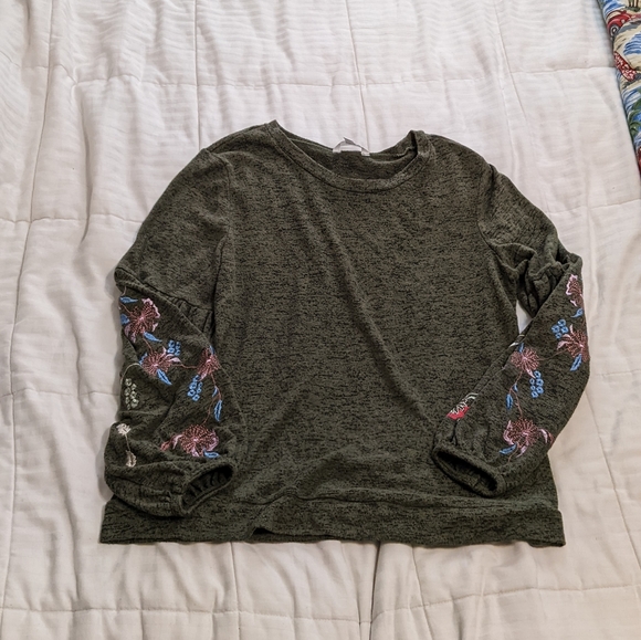 Time and Tru Other - Time & Tru sweater with puffy sleeves and embroidery Large